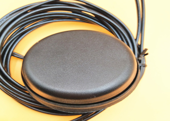 Antenna nera con la base del cuscinetto di gomma, antenna del disco di GPS del ripetitore del segnale di 2*5m 4G LTE fornitore